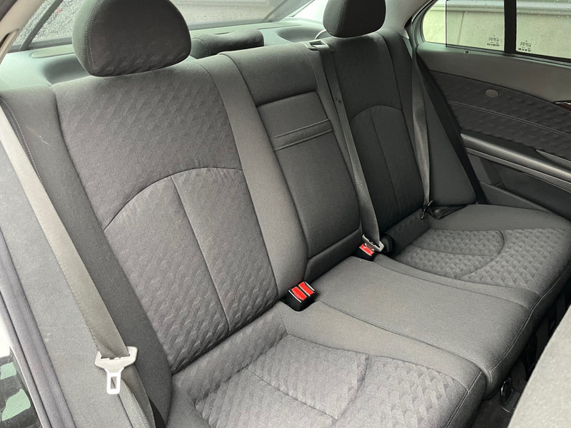 Mercedes-Benz E-Klasse / Limousine / 240 Avantgarde / 4-Matic / 8-pers / APK/TUV 09-2026 / - Sedan: obrázok 4 Mercedes-Benz E-Klasse / Limousine / 240 Avantgarde / 4-Matic / 8-pers / APK/TUV 09-2026 / - Sedan: obrázok 4