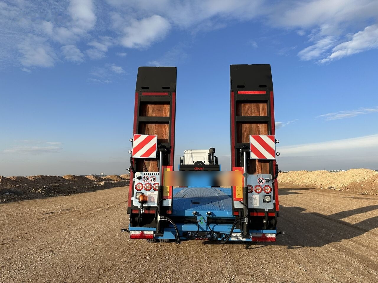 Nový Náves podvalník GVN Trailer 3 AXLE LOWBED WITH WHEEL RECESSES: obrázok 14 Nový Náves podvalník GVN Trailer 3 AXLE LOWBED WITH WHEEL RECESSES: obrázok 14
