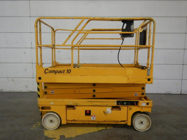 Used Electric scissor Lift Haulotte Compact 10 - Samohybná plošiny: obrázok 2 Used Electric scissor Lift Haulotte Compact 10 - Samohybná plošiny: obrázok 2