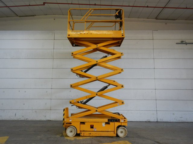 Used Electric scissor Lift Haulotte Compact 12 - Samohybná plošiny: obrázok 4 Used Electric scissor Lift Haulotte Compact 12 - Samohybná plošiny: obrázok 4