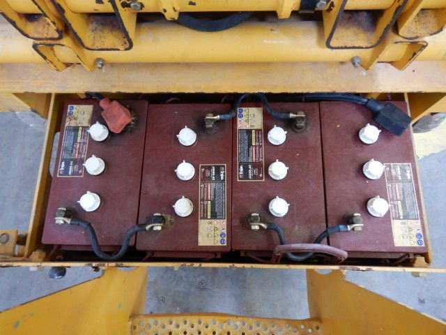 Used Electric scissor Lift Haulotte Compact 12 - Samohybná plošiny: obrázok 5 Used Electric scissor Lift Haulotte Compact 12 - Samohybná plošiny: obrázok 5