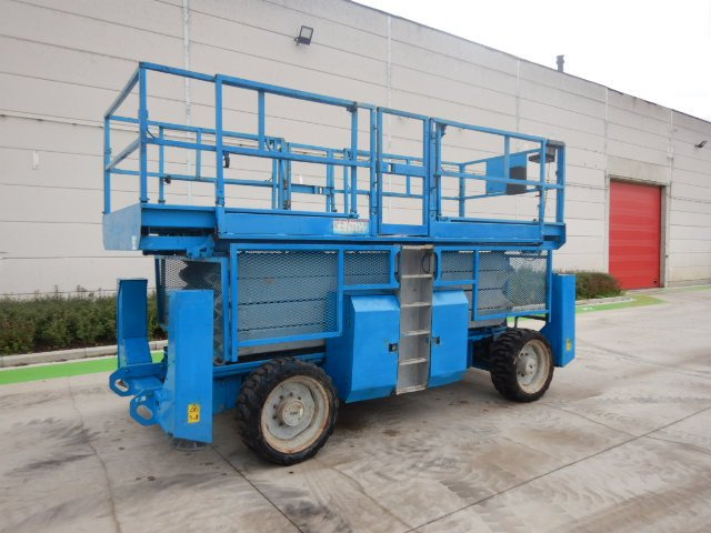 Used scissor Lift Diesel 4x4 GENIE GS-4390-RT - Samohybná plošiny: obrázok 3 Used scissor Lift Diesel 4x4 GENIE GS-4390-RT - Samohybná plošiny: obrázok 3