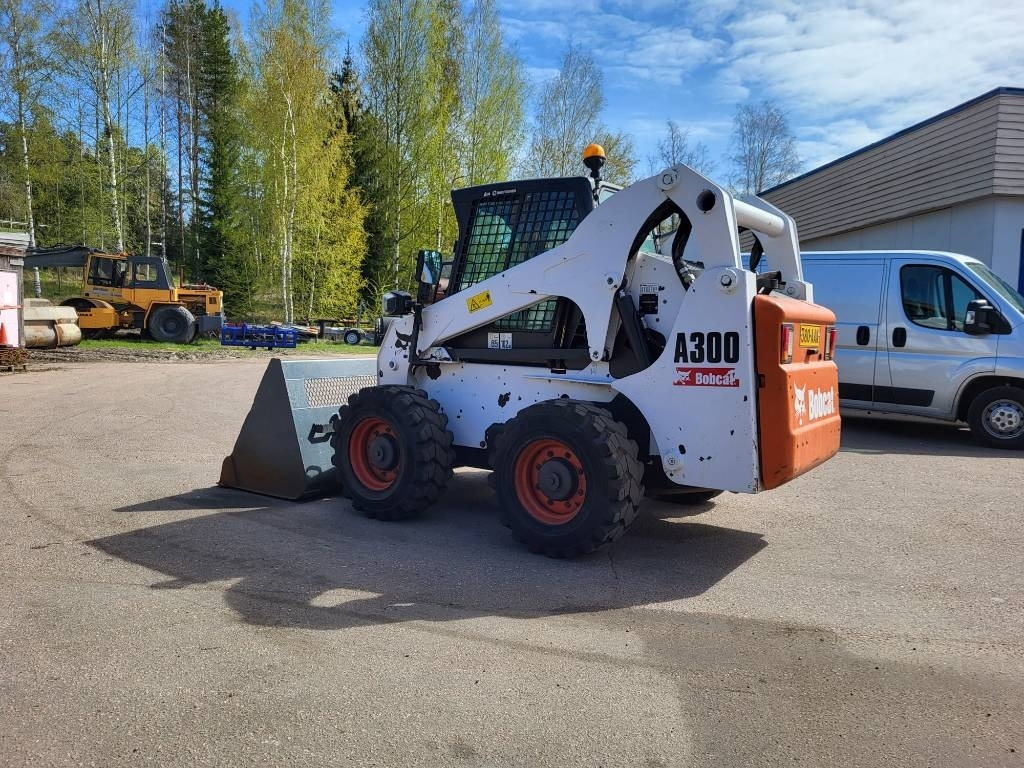 Bobcat A 300 - Šmykom riadený nakladač: obrázok 1 Bobcat A 300 - Šmykom riadený nakladač: obrázok 1