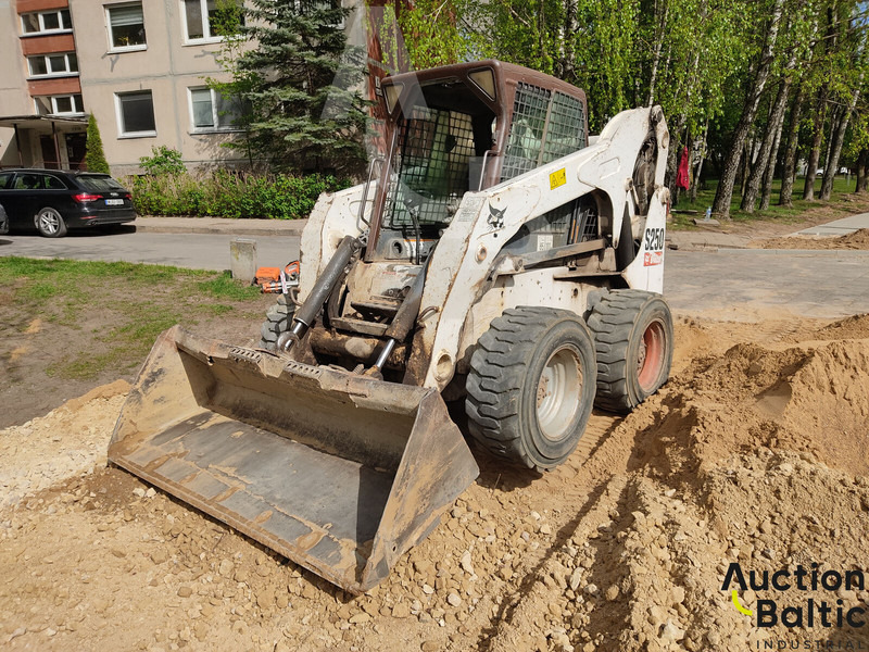 Bobcat S 250 - Šmykom riadený nakladač: obrázok 1 Bobcat S 250 - Šmykom riadený nakladač: obrázok 1
