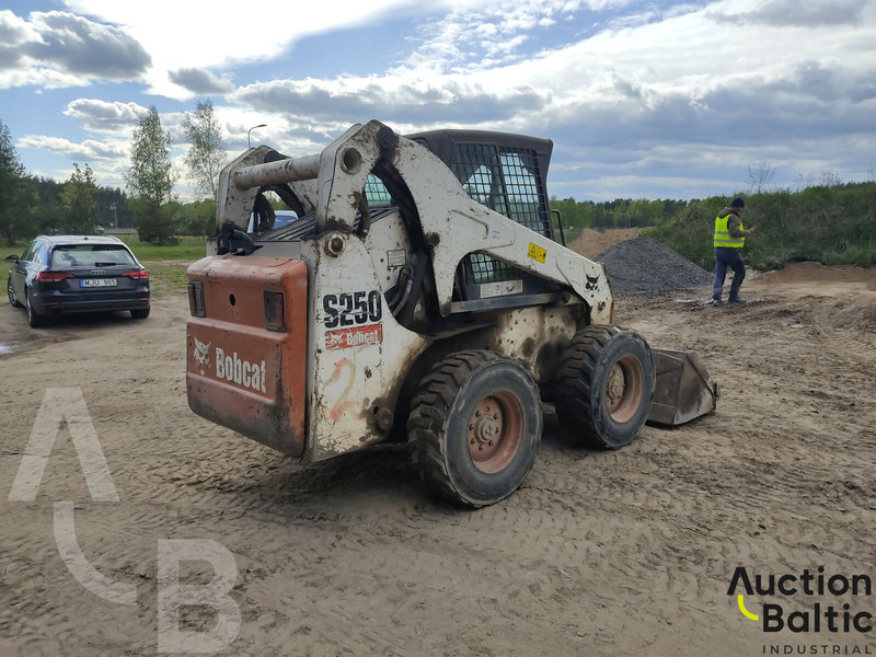 Bobcat S 250 - Šmykom riadený nakladač: obrázok 4 Bobcat S 250 - Šmykom riadený nakladač: obrázok 4