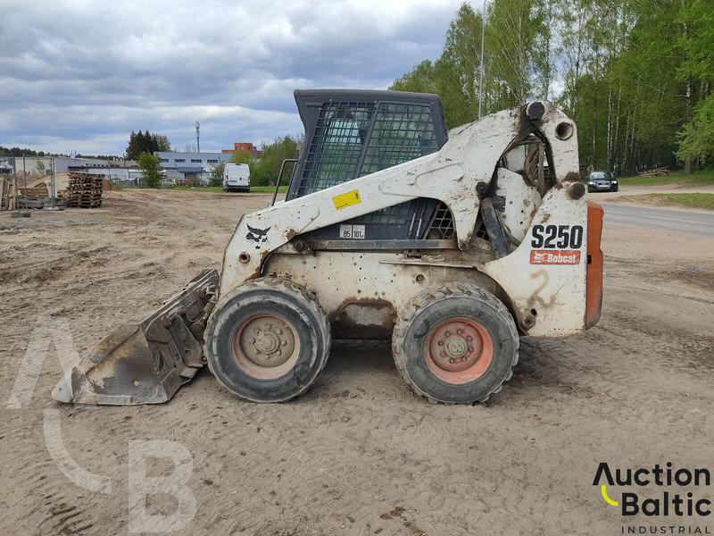 Bobcat S 250 - Šmykom riadený nakladač: obrázok 3 Bobcat S 250 - Šmykom riadený nakladač: obrázok 3