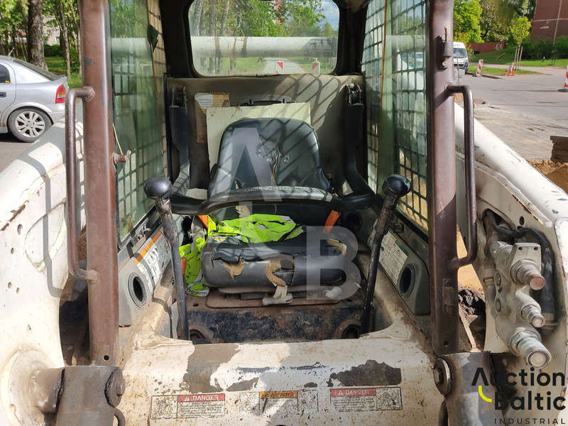 Bobcat S 250 - Šmykom riadený nakladač: obrázok 5 Bobcat S 250 - Šmykom riadený nakladač: obrázok 5