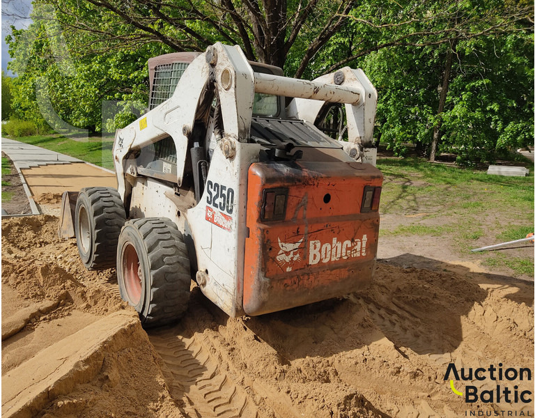 Bobcat S 250 - Šmykom riadený nakladač: obrázok 3 Bobcat S 250 - Šmykom riadený nakladač: obrázok 3