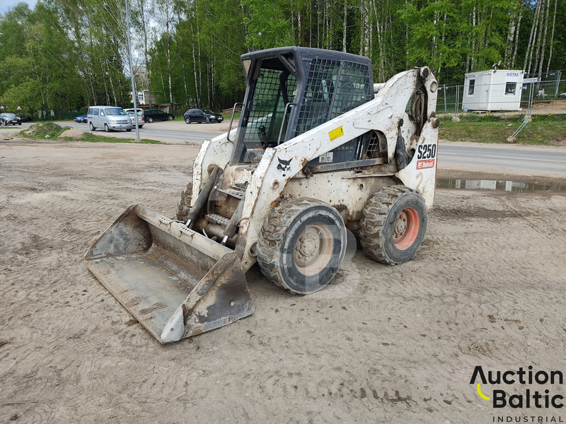 Bobcat S 250 - Šmykom riadený nakladač: obrázok 2 Bobcat S 250 - Šmykom riadený nakladač: obrázok 2