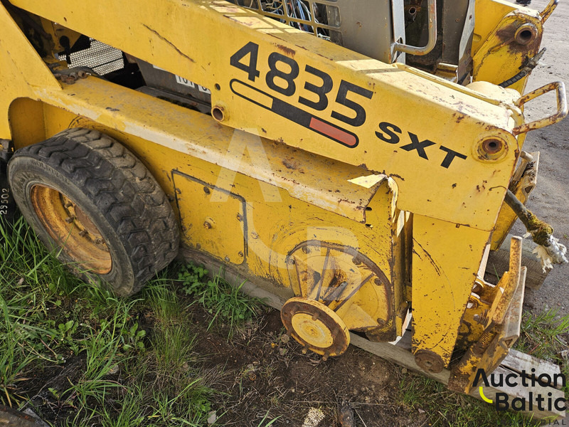 Gehl 4835 SXT - Šmykom riadený nakladač: obrázok 4 Gehl 4835 SXT - Šmykom riadený nakladač: obrázok 4