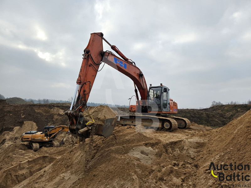 Hitachi EX 215 - Pásové rýpadlo: obrázok 4 Hitachi EX 215 - Pásové rýpadlo: obrázok 4