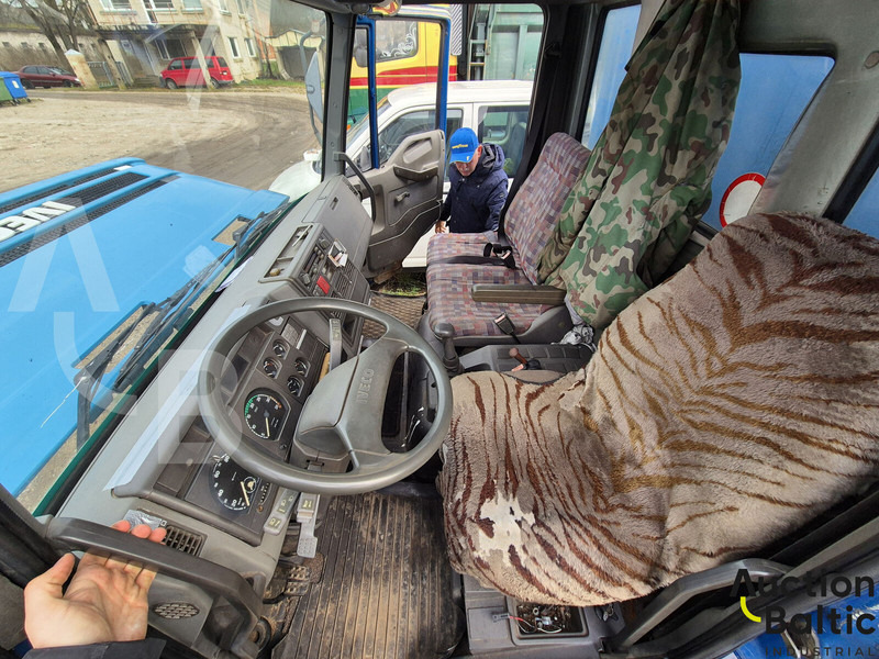 Plachtové nákladné vozidlo Iveco 65E10: obrázok 7