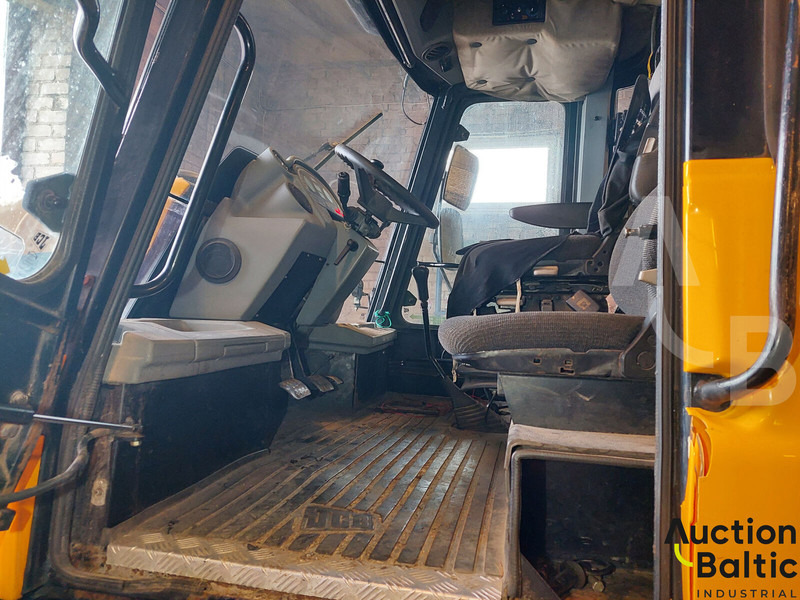 JCB Fastrac 3185 - Traktor: obrázok 5 JCB Fastrac 3185 - Traktor: obrázok 5
