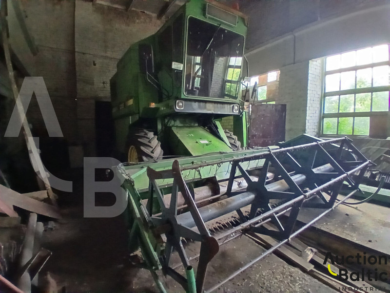 John Deere 1055 - Obilný kombajn: obrázok 2 John Deere 1055 - Obilný kombajn: obrázok 2