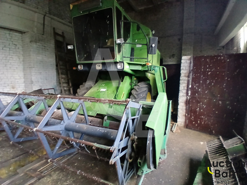 John Deere 1055 - Obilný kombajn: obrázok 3 John Deere 1055 - Obilný kombajn: obrázok 3