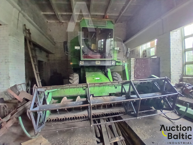 John Deere 1055 - Obilný kombajn: obrázok 1 John Deere 1055 - Obilný kombajn: obrázok 1