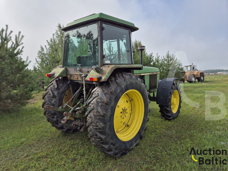 John Deere MFWD - Traktor: obrázok 3 John Deere MFWD - Traktor: obrázok 3