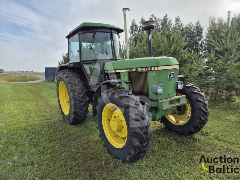John Deere MFWD - Traktor: obrázok 2 John Deere MFWD - Traktor: obrázok 2