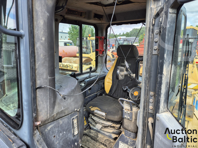 Komatsu D61EX-15 - Buldozér: obrázok 5 Komatsu D61EX-15 - Buldozér: obrázok 5