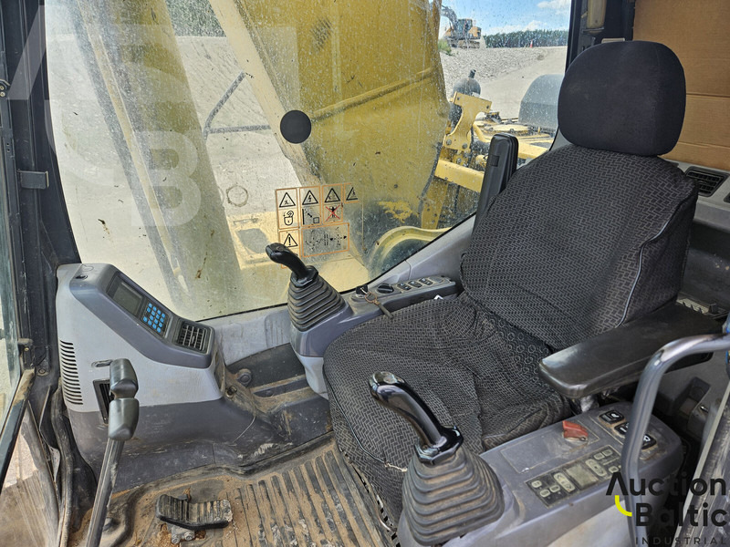 Pásové rýpadlo Komatsu PC240NLC-7K: obrázok 6