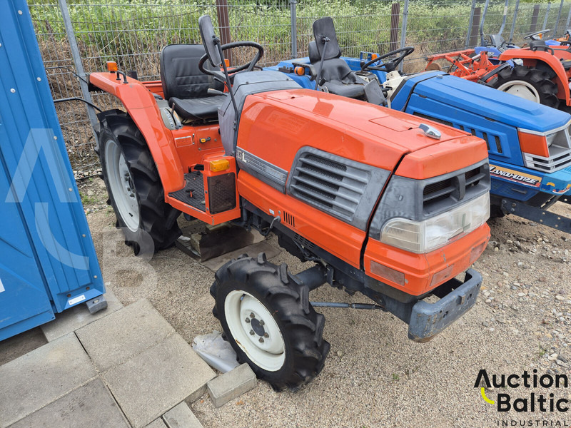 Kubota GL 240 - Traktor: obrázok 1 Kubota GL 240 - Traktor: obrázok 1