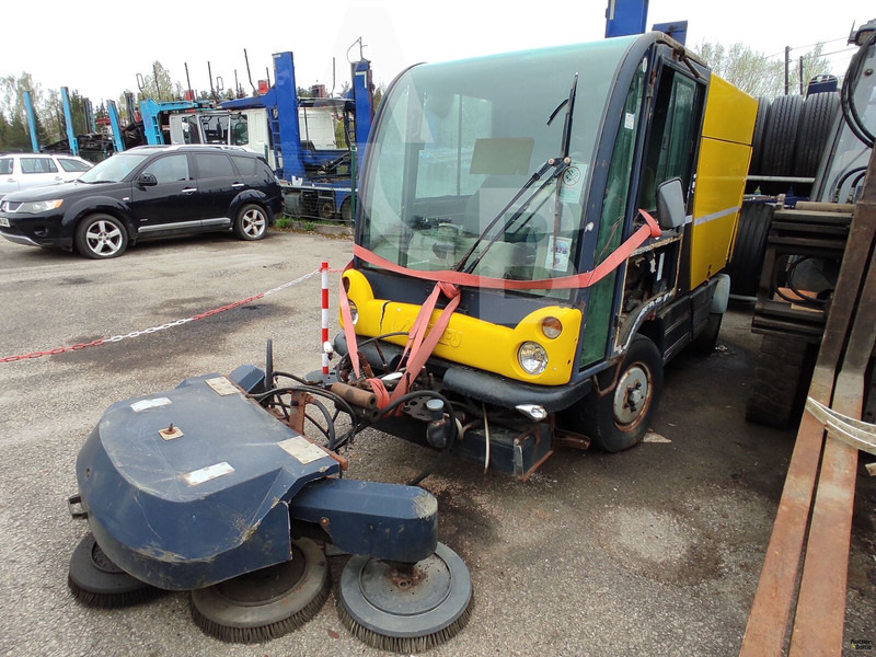 Mathieu Azura - Zametacie vozidlo: obrázok 1 Mathieu Azura - Zametacie vozidlo: obrázok 1