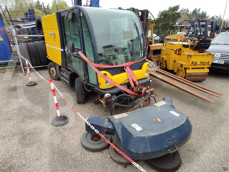 Mathieu Azura - Zametacie vozidlo: obrázok 3 Mathieu Azura - Zametacie vozidlo: obrázok 3