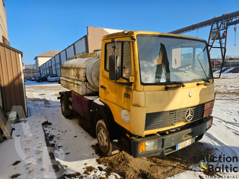 Mercedes-Benz 814 - Cisternové vozidlo: obrázok 1 Mercedes-Benz 814 - Cisternové vozidlo: obrázok 1