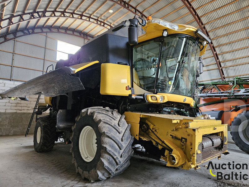 New Holland CR 9080 - Obilný kombajn: obrázok 2 New Holland CR 9080 - Obilný kombajn: obrázok 2