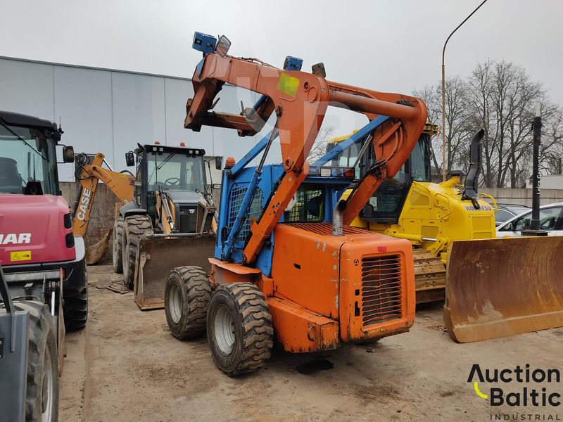 New Holland LS 185 B - Šmykom riadený nakladač: obrázok 3 New Holland LS 185 B - Šmykom riadený nakladač: obrázok 3