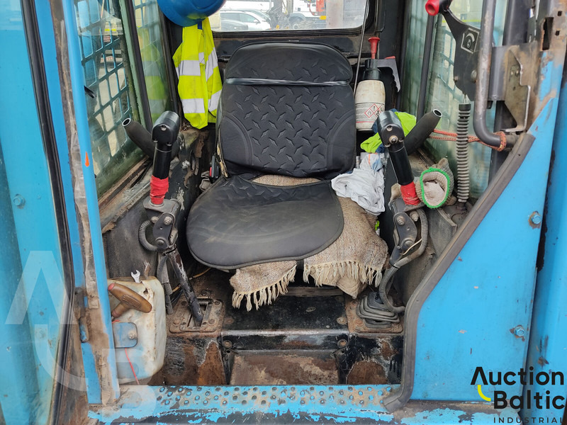 New Holland LS 185 B - Šmykom riadený nakladač: obrázok 5 New Holland LS 185 B - Šmykom riadený nakladač: obrázok 5