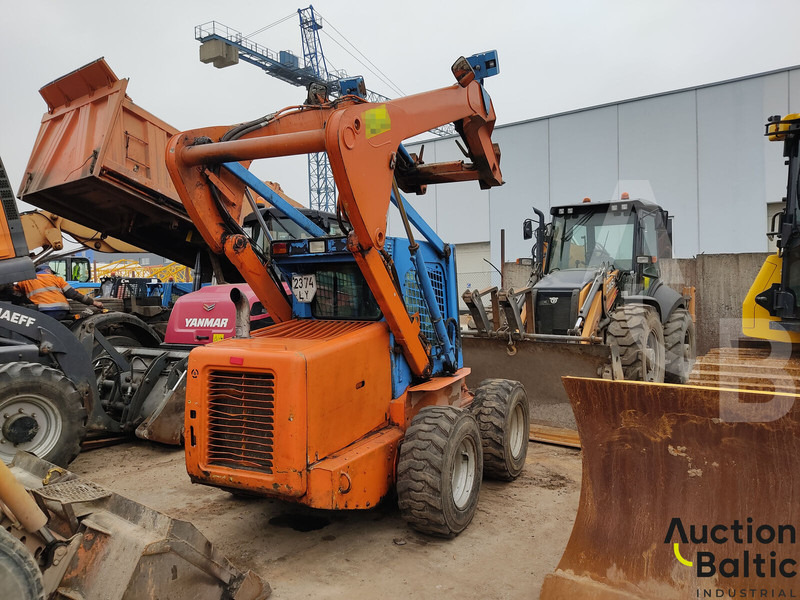 New Holland LS 185 B - Šmykom riadený nakladač: obrázok 4 New Holland LS 185 B - Šmykom riadený nakladač: obrázok 4