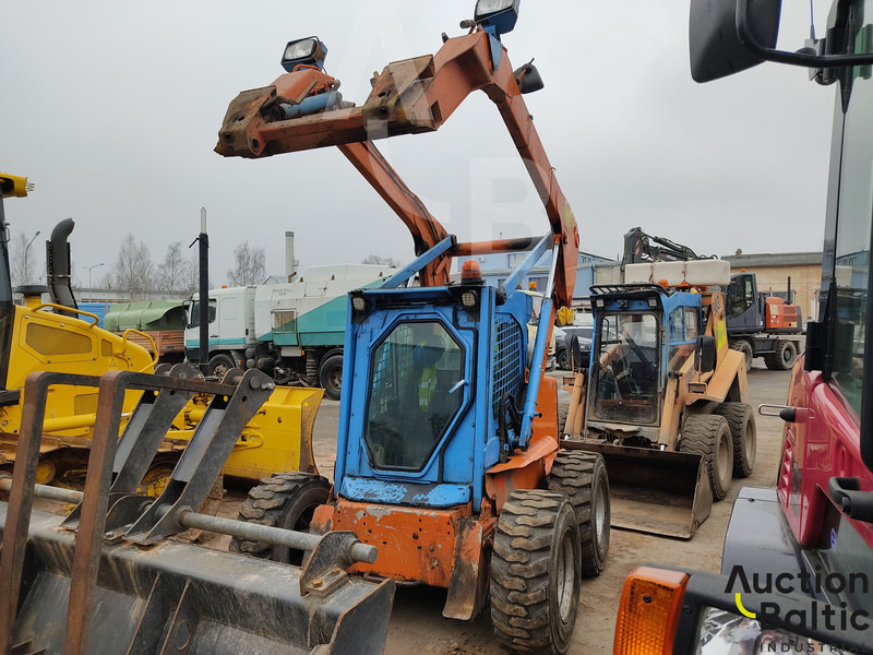 New Holland LS 185 B - Šmykom riadený nakladač: obrázok 2 New Holland LS 185 B - Šmykom riadený nakladač: obrázok 2