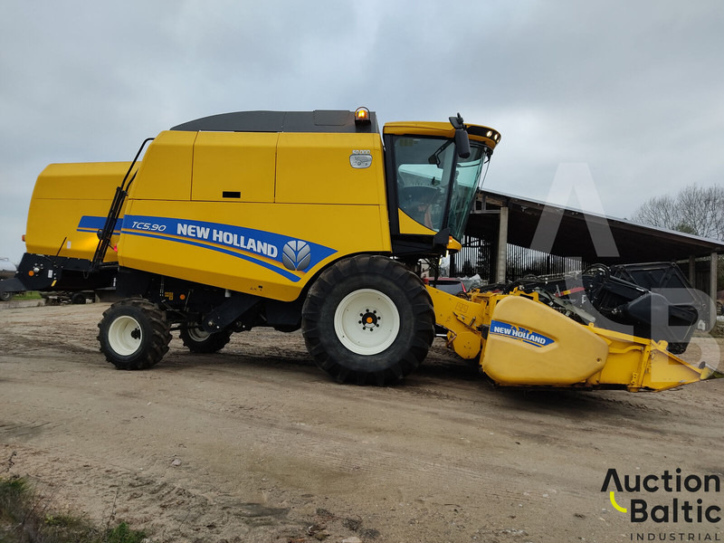 New Holland TC 5.90 - Obilný kombajn: obrázok 3 New Holland TC 5.90 - Obilný kombajn: obrázok 3