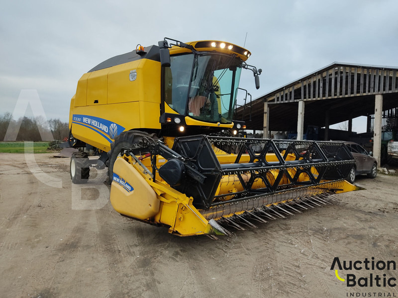 New Holland TC 5.90 - Obilný kombajn: obrázok 2 New Holland TC 5.90 - Obilný kombajn: obrázok 2