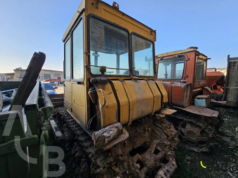 Onbekend DT-75 - Pásový traktor: obrázok 3 Onbekend DT-75 - Pásový traktor: obrázok 3