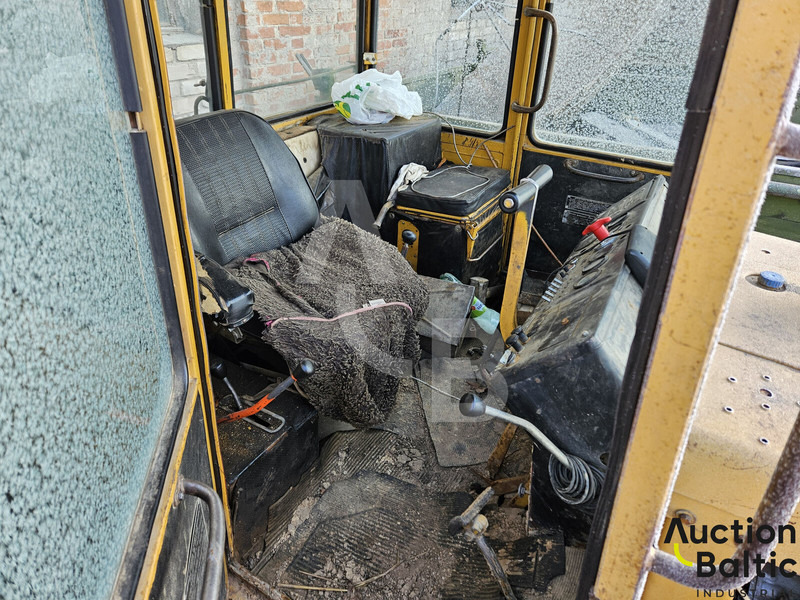 Onbekend DT-75 - Pásový traktor: obrázok 5 Onbekend DT-75 - Pásový traktor: obrázok 5