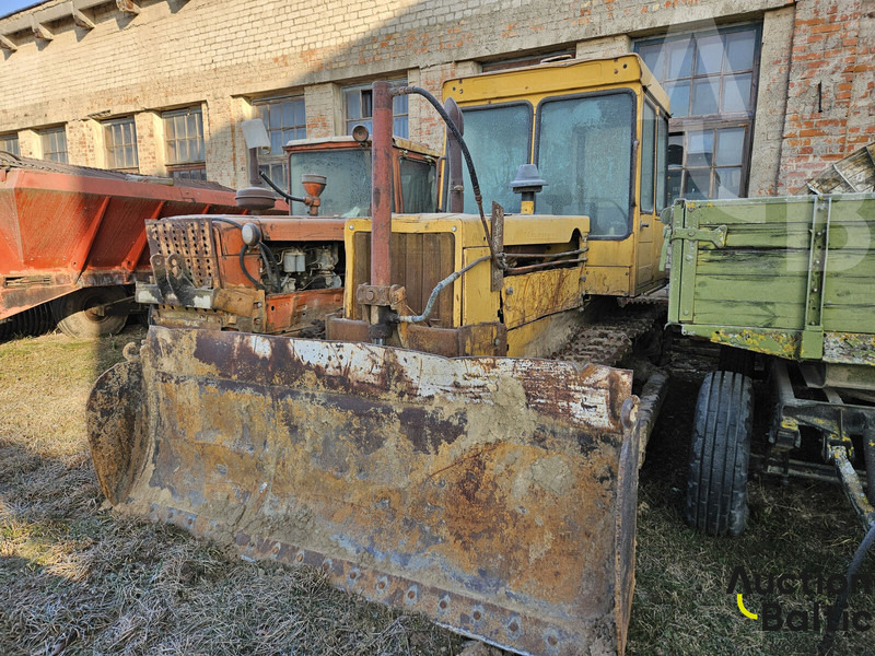 Onbekend DT-75 - Pásový traktor: obrázok 2 Onbekend DT-75 - Pásový traktor: obrázok 2