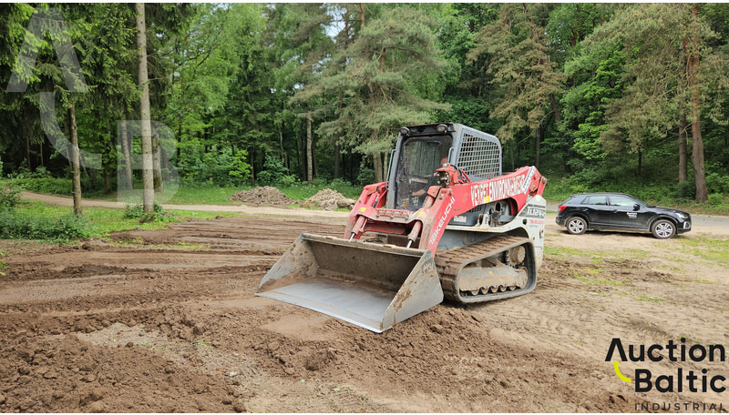 Takeuchi TL12V-2 - Pásový nakladač: obrázok 1 Takeuchi TL12V-2 - Pásový nakladač: obrázok 1