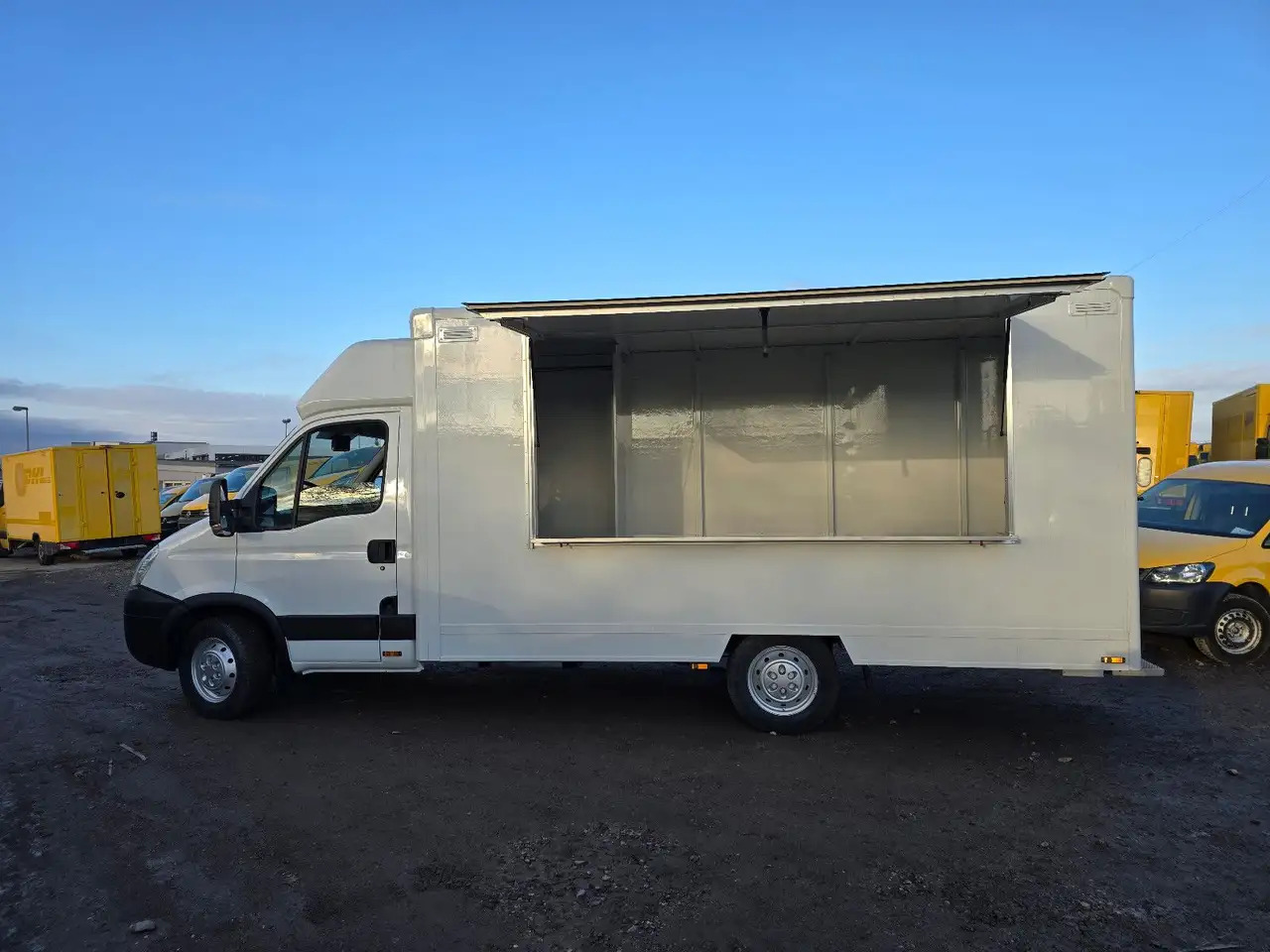 Iveco C30C/ FOODTRUCK/ Daily - Pojazdná predajňa: obrázok 2 Iveco C30C/ FOODTRUCK/ Daily - Pojazdná predajňa: obrázok 2