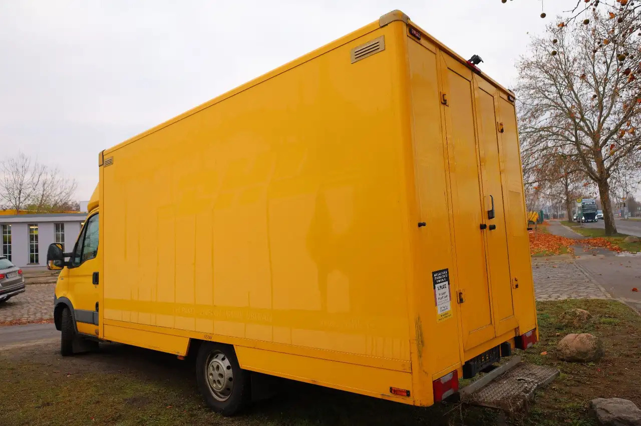 Iveco Daily/ Regalsystem/Luftfeder/1. Hand - Dodávka skriňová nadstavba: obrázok 3 Iveco Daily/ Regalsystem/Luftfeder/1. Hand - Dodávka skriňová nadstavba: obrázok 3
