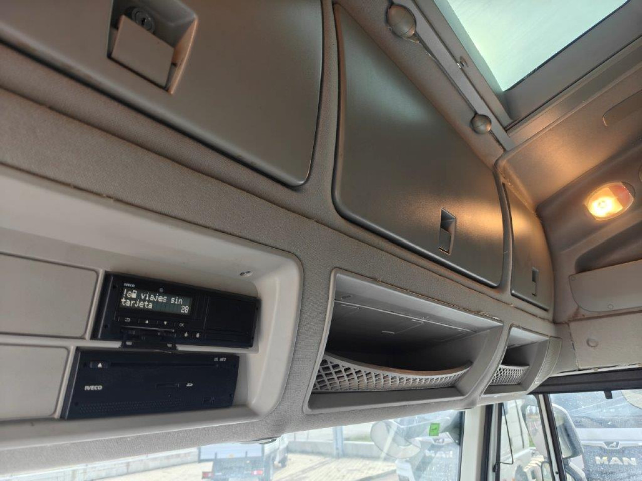 Ťahač IVECO Stralis AS440S46T/PLNG Intarder Klima Luftfeder ZV: obrázok 11 Ťahač IVECO Stralis AS440S46T/PLNG Intarder Klima Luftfeder ZV: obrázok 11