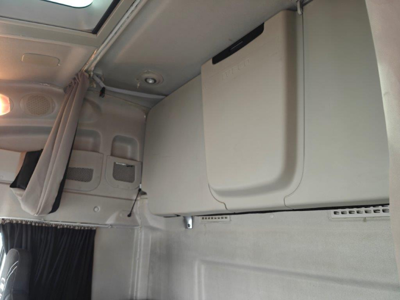 Ťahač IVECO Stralis AS440S46T/PLNG Intarder Klima Luftfeder ZV: obrázok 15 Ťahač IVECO Stralis AS440S46T/PLNG Intarder Klima Luftfeder ZV: obrázok 15