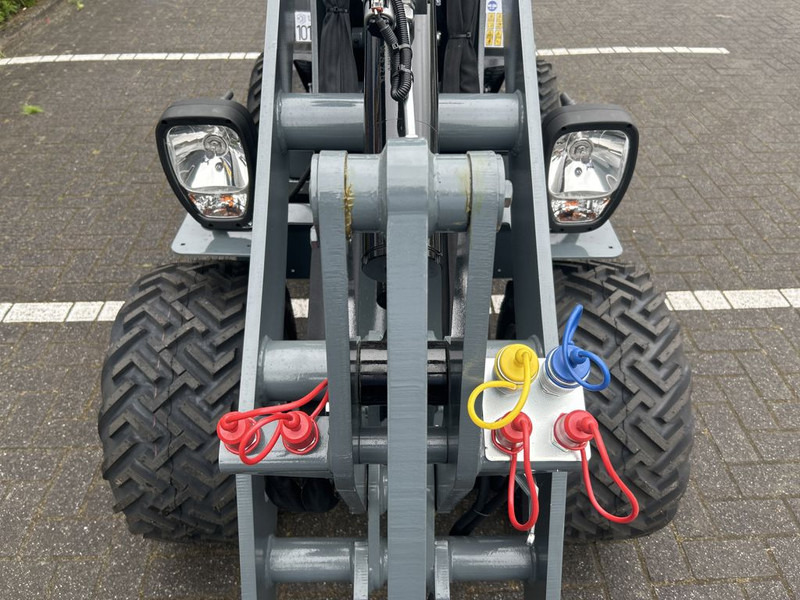 Giant Tobroco G1500 - Šmykom riadený nakladač: obrázok 5 Giant Tobroco G1500 - Šmykom riadený nakladač: obrázok 5