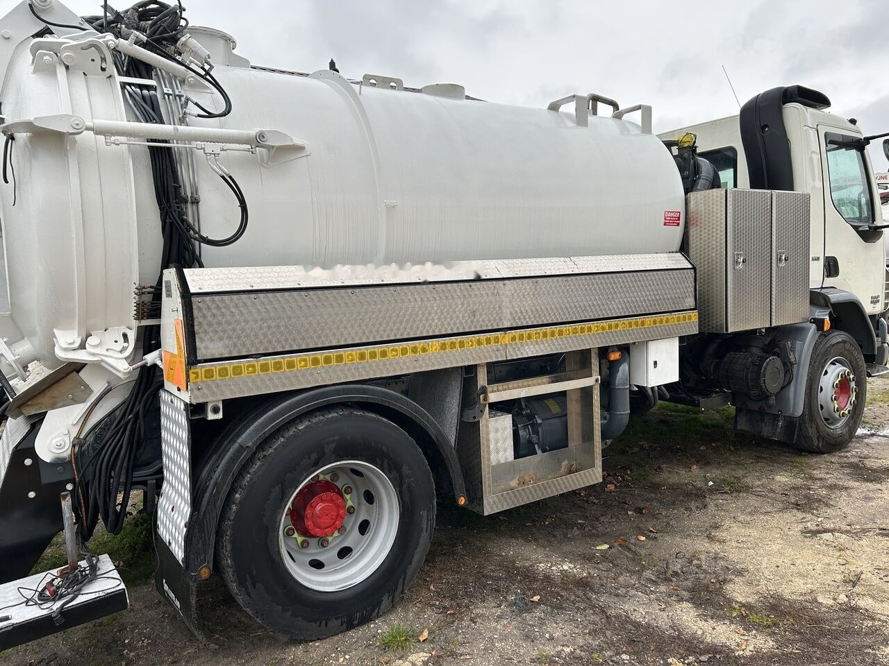 DAF LF55.250 combi tanker - Fekálne vozidlo: obrázok 2 DAF LF55.250 combi tanker - Fekálne vozidlo: obrázok 2