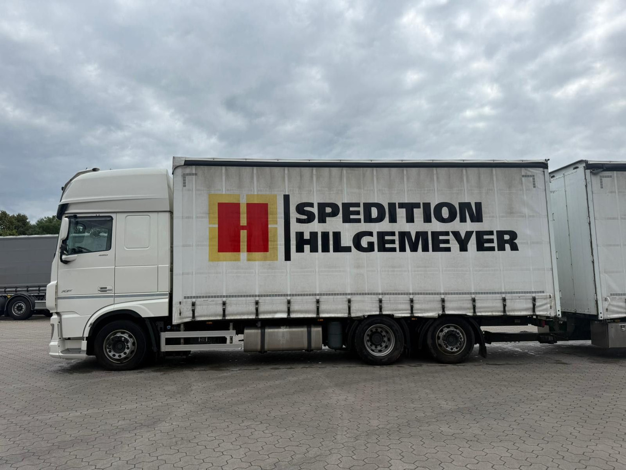 DAF XF 480 FAN LowDeck 6x2 Jumbo Inklusive Anhänger - Plachtové nákladné vozidlo, Plachtový príves: obrázok 3 DAF XF 480 FAN LowDeck 6x2 Jumbo Inklusive Anhänger - Plachtové nákladné vozidlo, Plachtový príves: obrázok 3