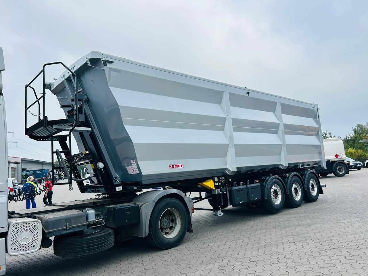 Kempf SKM 36/3 SHL-Light 3-Achs Stahl Kipper 51m³ - Náves sklápěcí: obrázok 1 Kempf SKM 36/3 SHL-Light 3-Achs Stahl Kipper 51m³ - Náves sklápěcí: obrázok 1