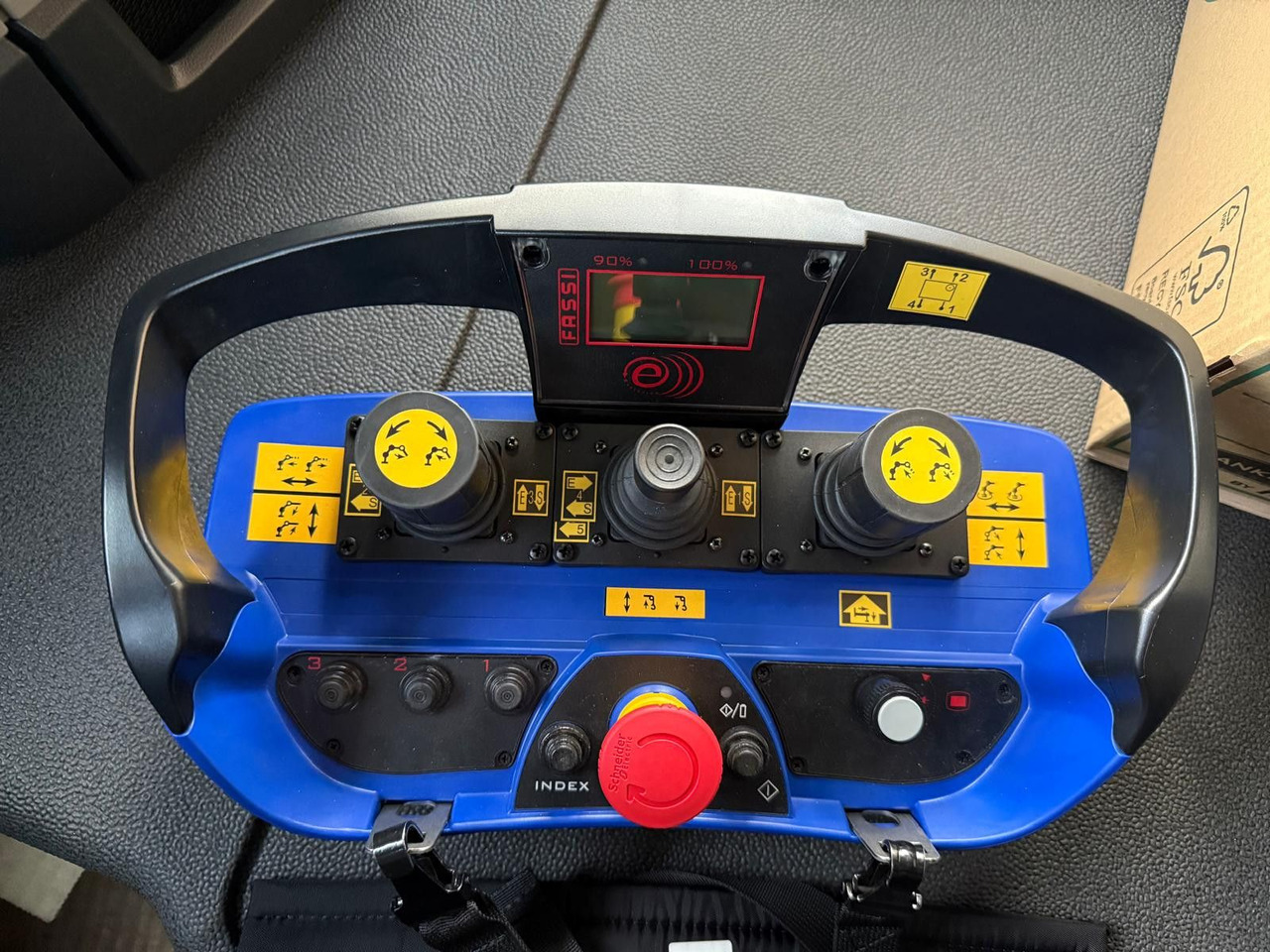 Valníkový/ Plošinový nákladný automobil, Auto s hydraulickou rukou MAN 26.470 6x4-4 Hydrodrive Fassi Kran F545 Jib: obrázok 10 Valníkový/ Plošinový nákladný automobil, Auto s hydraulickou rukou MAN 26.470 6x4-4 Hydrodrive Fassi Kran F545 Jib: obrázok 10