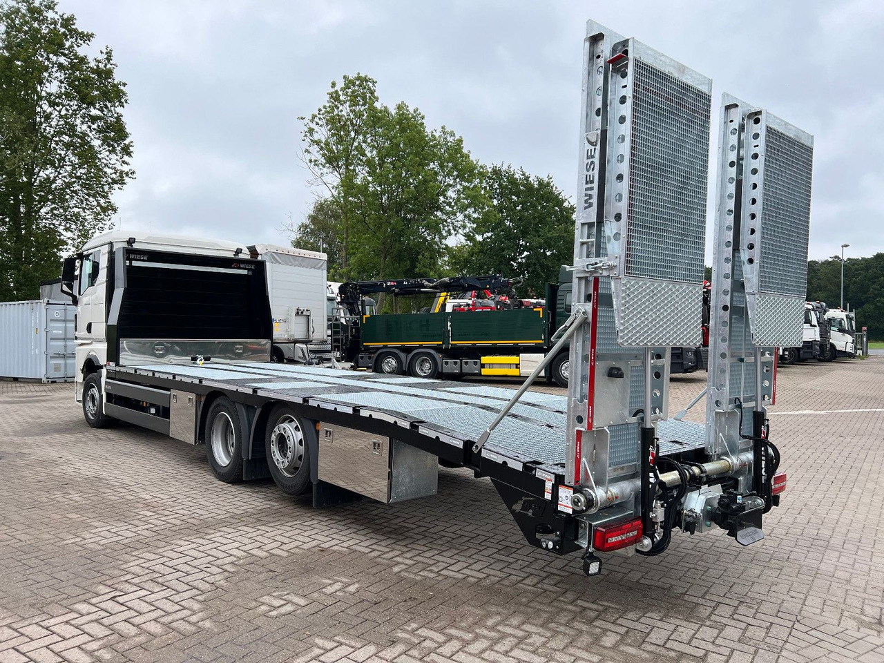 MAN Baumaschinen-  Arbeitsbühnentransporter Rampen - Odťahovy voz: obrázok 1 MAN Baumaschinen-  Arbeitsbühnentransporter Rampen - Odťahovy voz: obrázok 1