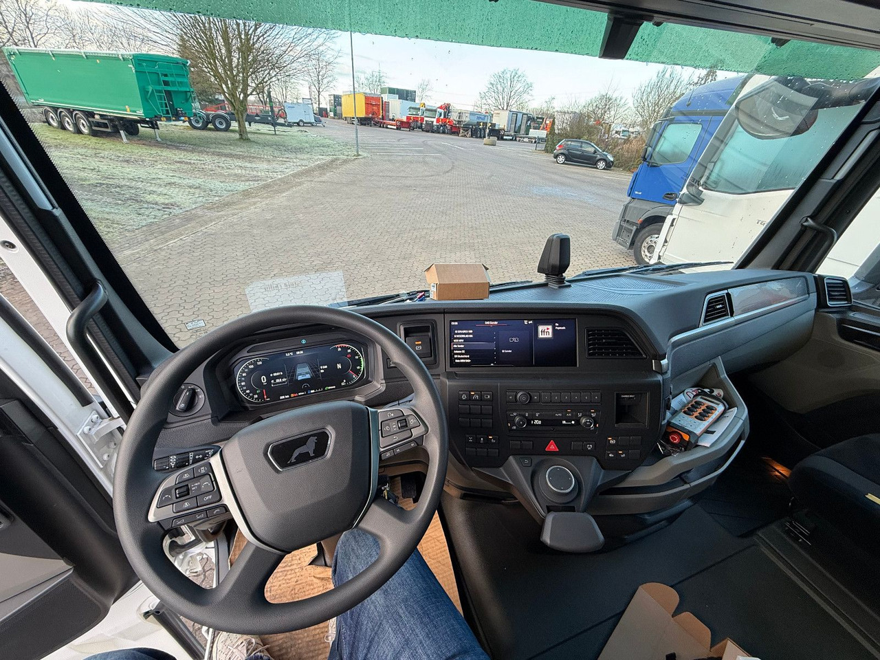 MAN Baumaschinen-  Arbeitsbühnentransporter Rampen - Odťahovy voz: obrázok 4 MAN Baumaschinen-  Arbeitsbühnentransporter Rampen - Odťahovy voz: obrázok 4